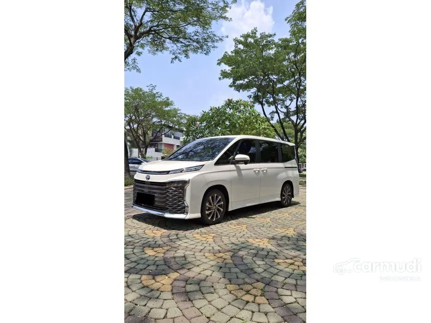 2023 Toyota Voxy (Premium Color) MPV