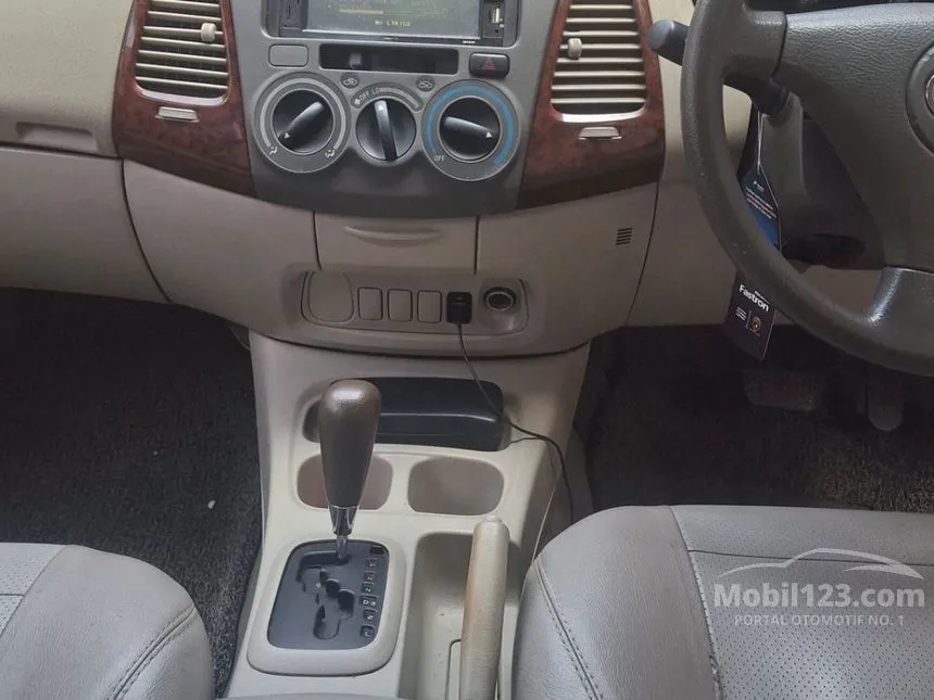 2011 Toyota Kijang Innova E MPV
