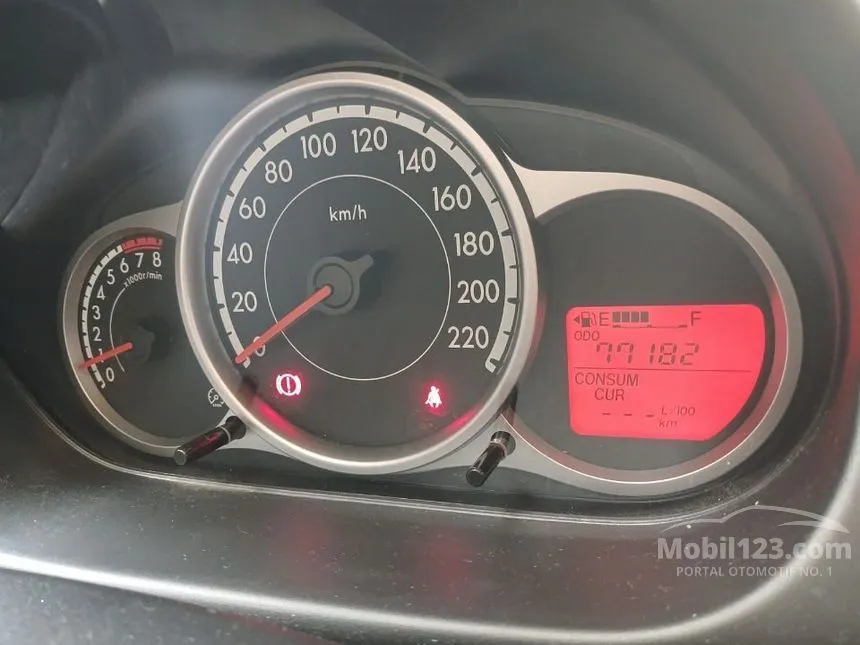 2013 Mazda 2 R Hatchback