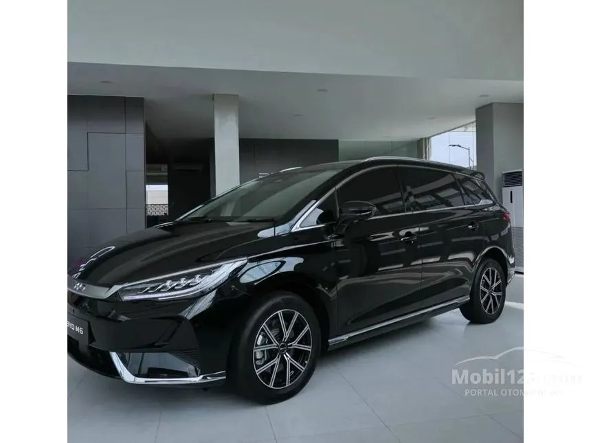 2025 BYD M6 Superior Captain 6-seater MPV