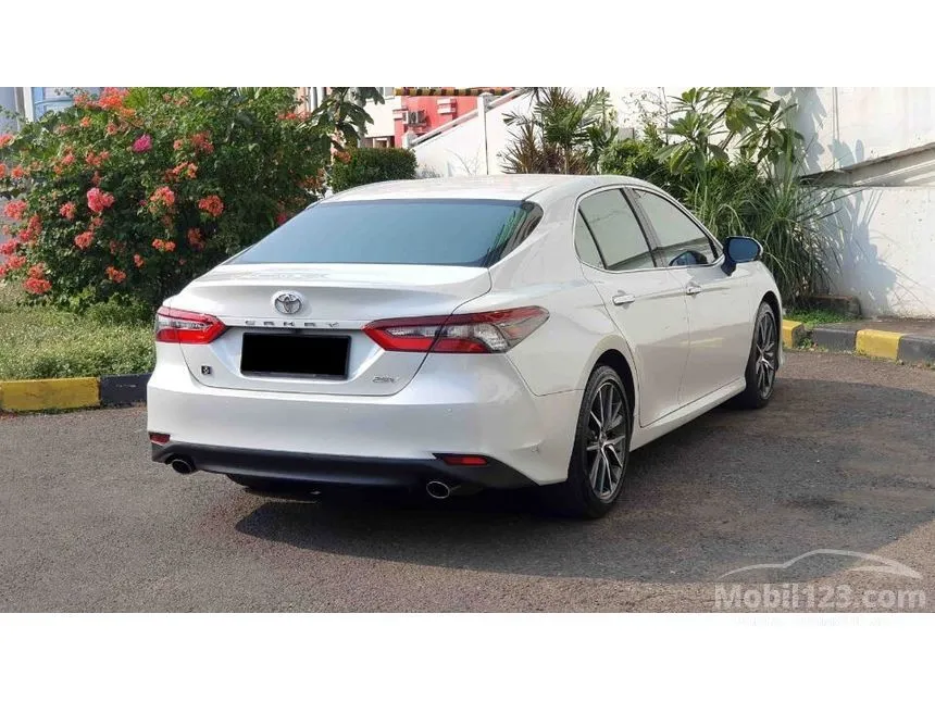 2021 Toyota Camry V Sedan