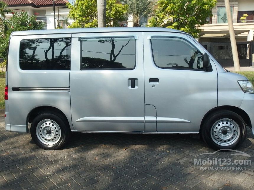 Jual Mobil Daihatsu Luxio 2012 D 1.5 di Jawa Timur Manual 