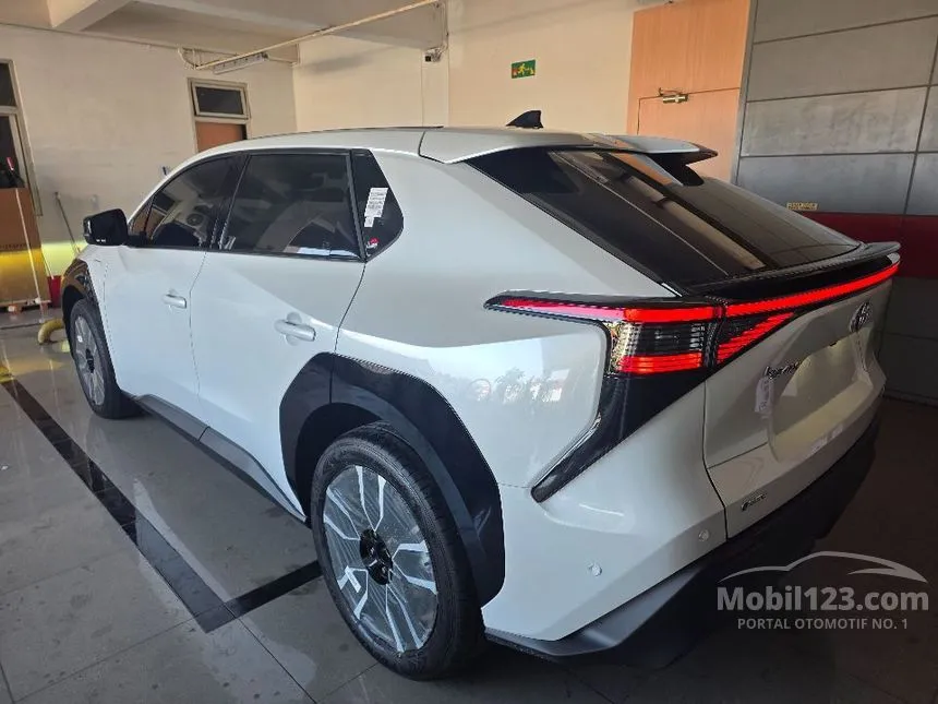 2026 Toyota BZ4X (2 Tone) SUV