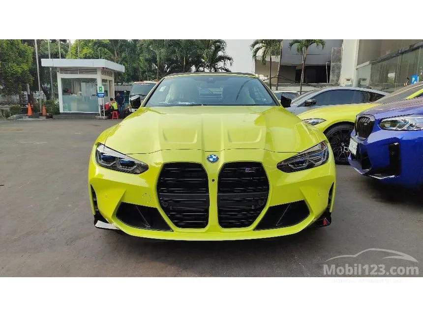 Jual Mobil BMW M4 2023 Competition 3.0 di Jawa Timur Automatic Cabriolet Kuning Rp 3.050.000.000