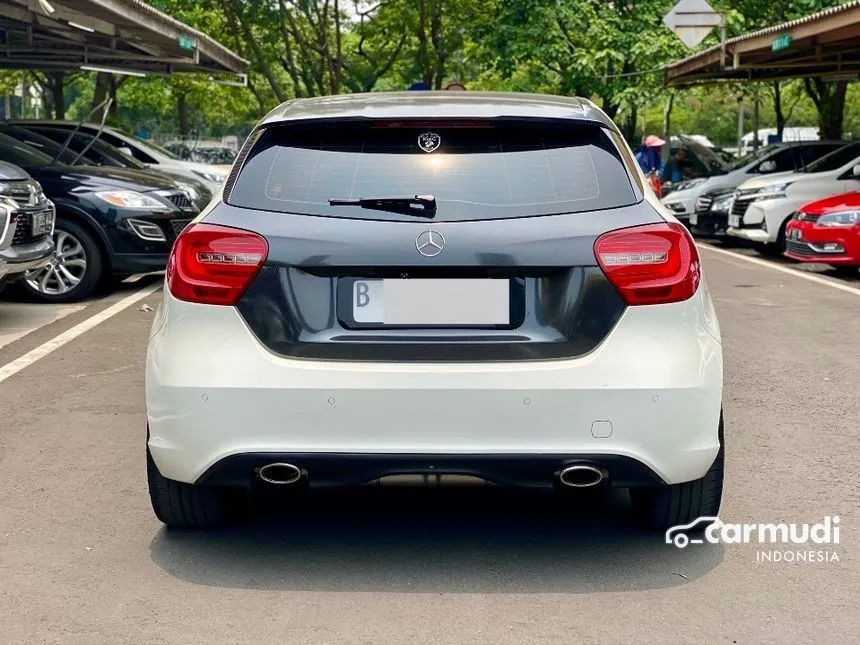 2013 Mercedes-Benz A200 Urban Hatchback