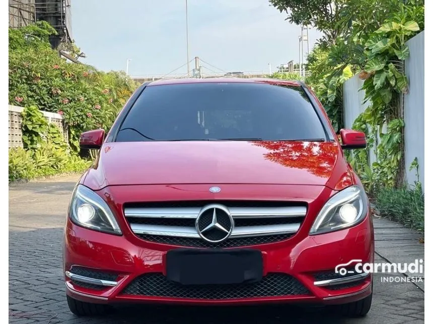 2013 Mercedes-Benz B200 Sport Hatchback