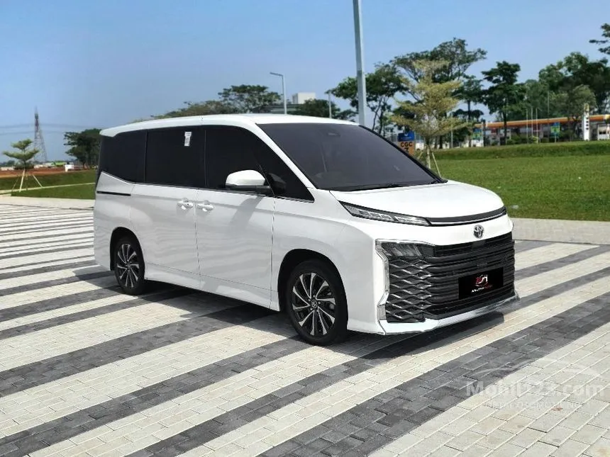 2023 Toyota Voxy (Premium Color) MPV