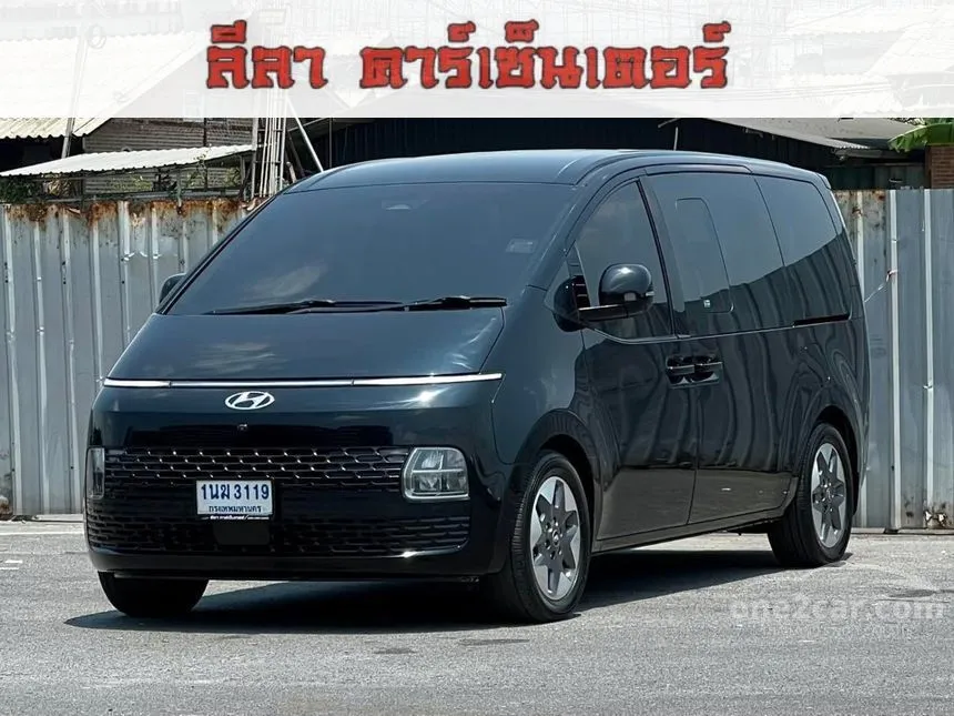 2022 Hyundai Staria SEL Van