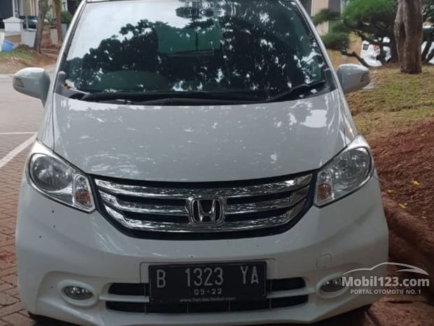 Honda Freed E Mobil Tahun 2015-2016 bekas dijual di 