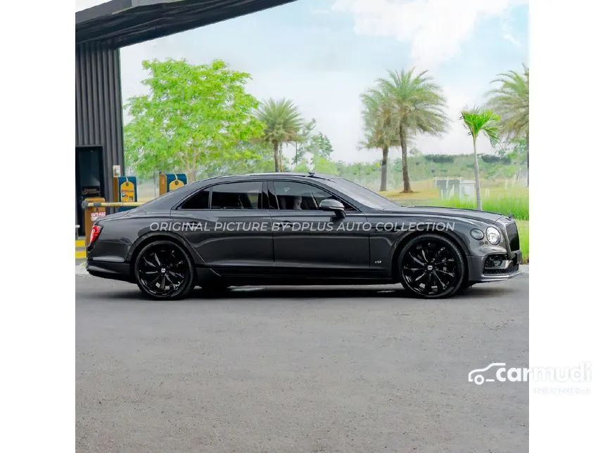 2022 Bentley Flying Spur V8 Blackline Sedan