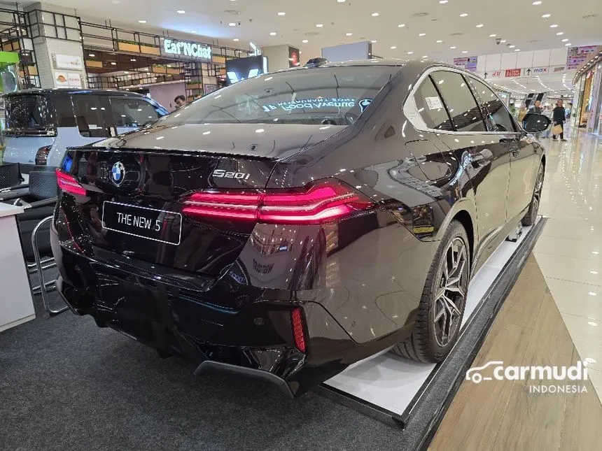 2025 BMW 520i M Sport Sedan