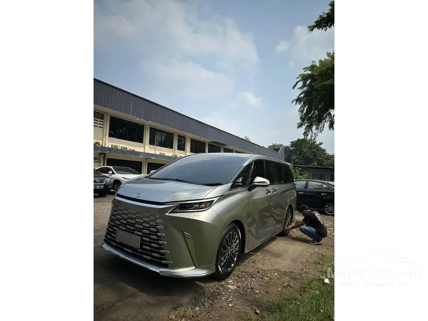 2024 Lexus LM 350 7 Seater MPV