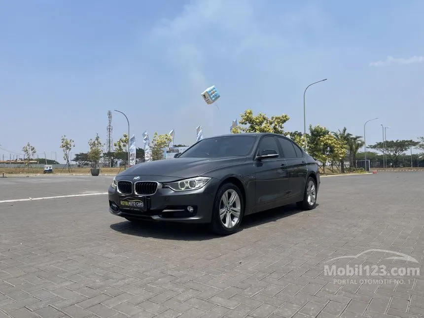 Jual Mobil BMW 320i 2015 Sport 2.0 di Banten Automatic Sedan Abu