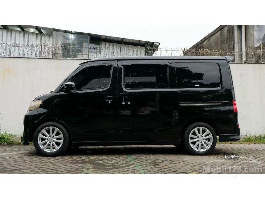 2011 Daihatsu Luxio X Van