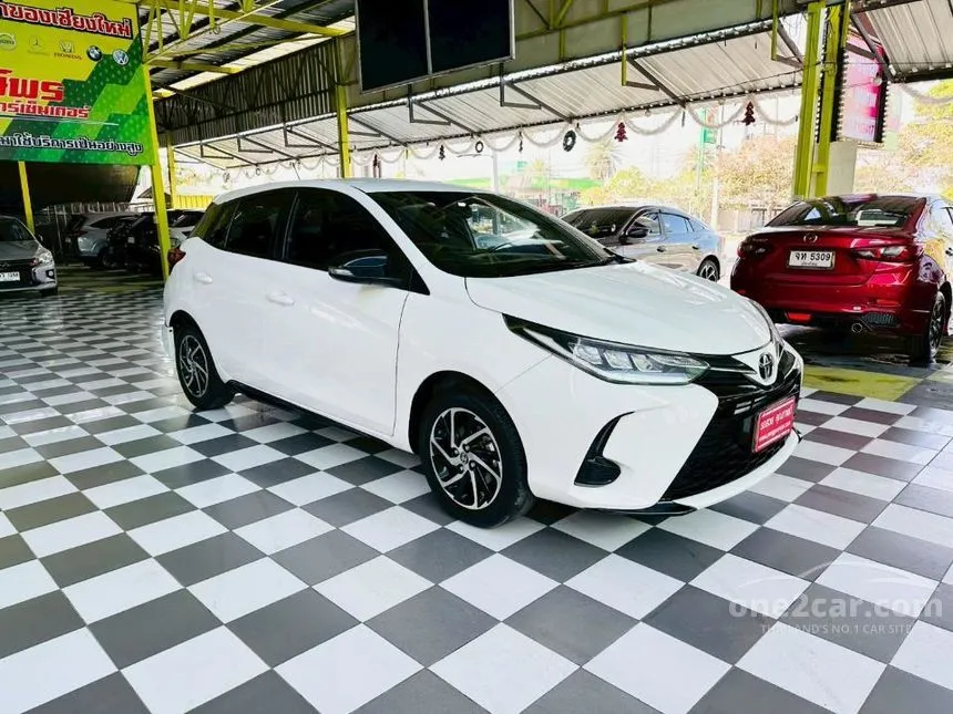 2020 Toyota YARIS Mid Hatchback