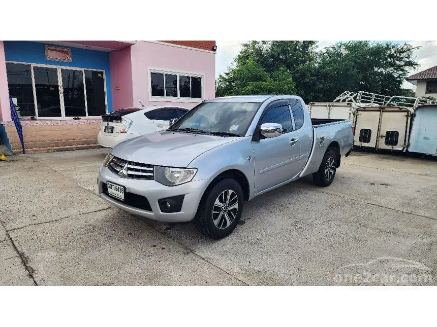 2015 Mitsubishi TRITON GLX Plus Mega Cab Pickup
