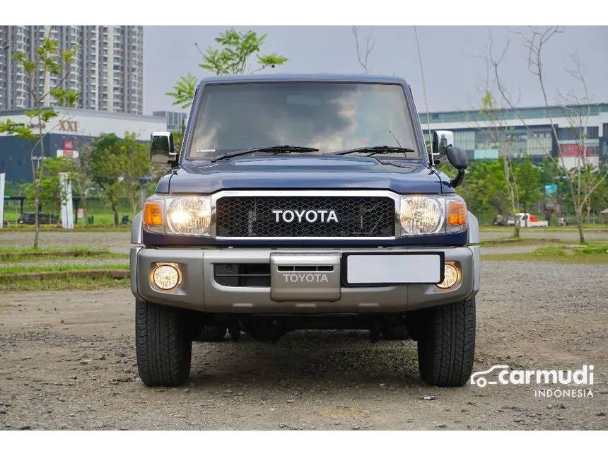 2015 Toyota Land Cruiser 70 GXL 30th Anniversary SUV