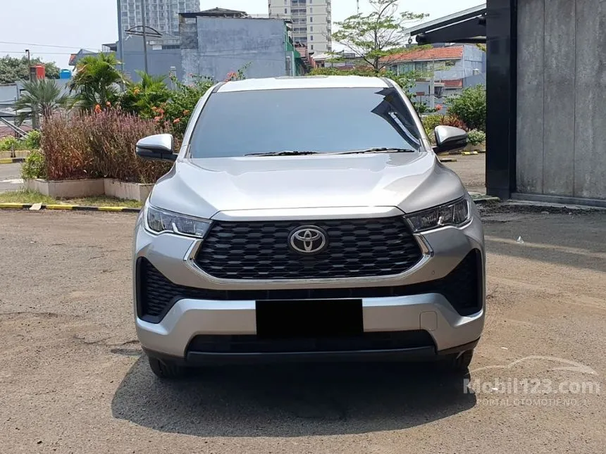 Jual Mobil Toyota Kijang Innova Zenix 2023 V 2.0 di DKI Jakarta Automatic Wagon Silver Rp 415.000.000