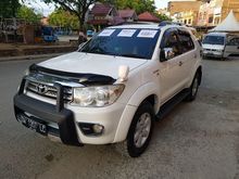 Toyota Fortuner Bensin 2.7 Type G Luxury Automatic Tahun 2011