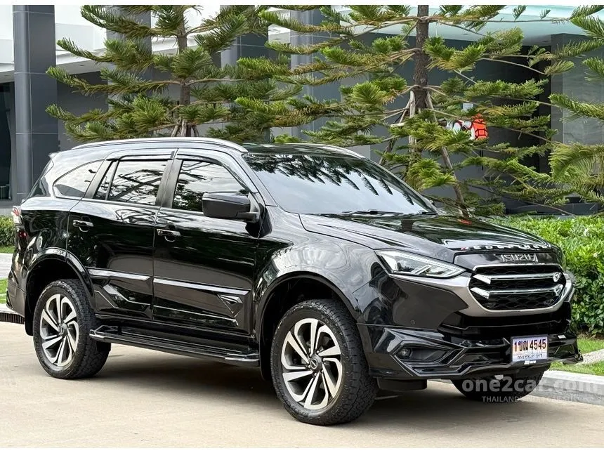 2022 Isuzu MU-X Ultimate SUV