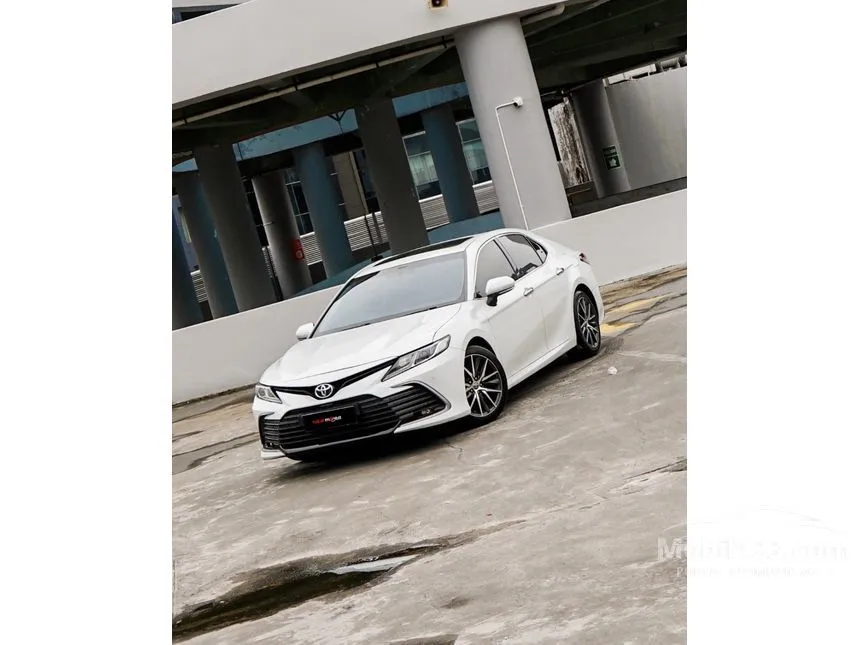 2022 Toyota Camry V Sedan