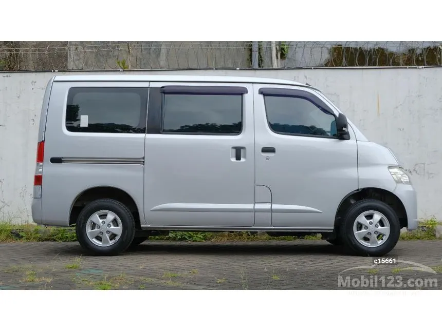 2019 Daihatsu Gran Max Mini Bus D Van