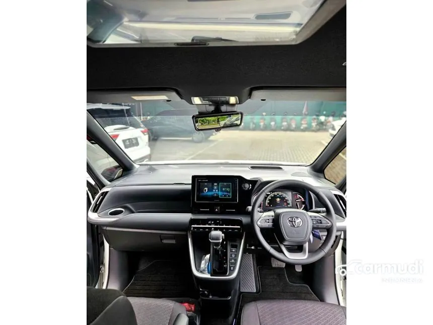 2025 Toyota Voxy (Premium Color) MPV