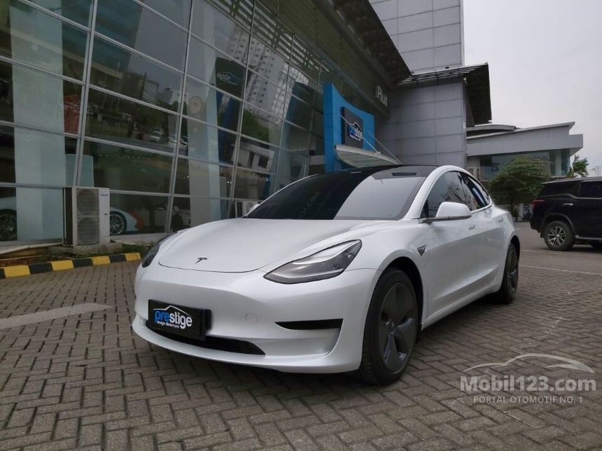 2019 Tesla Model 3 Standard Range Sedan