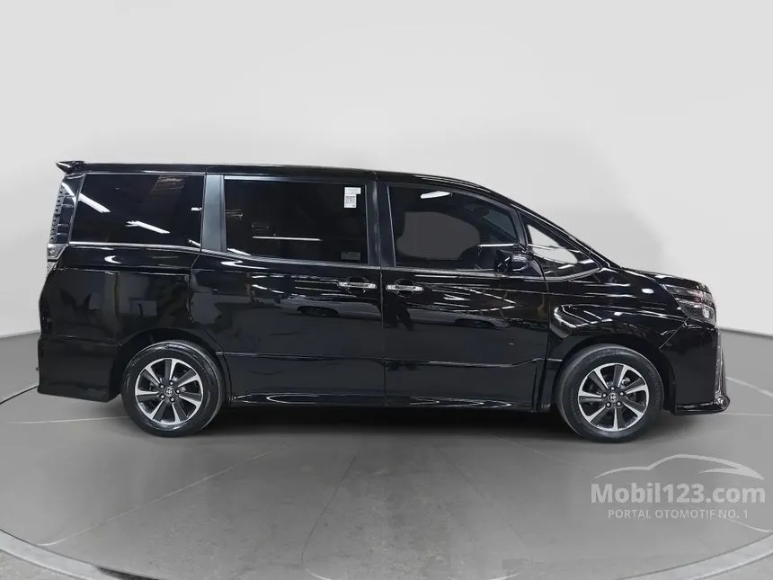 2021 Toyota Voxy MPV