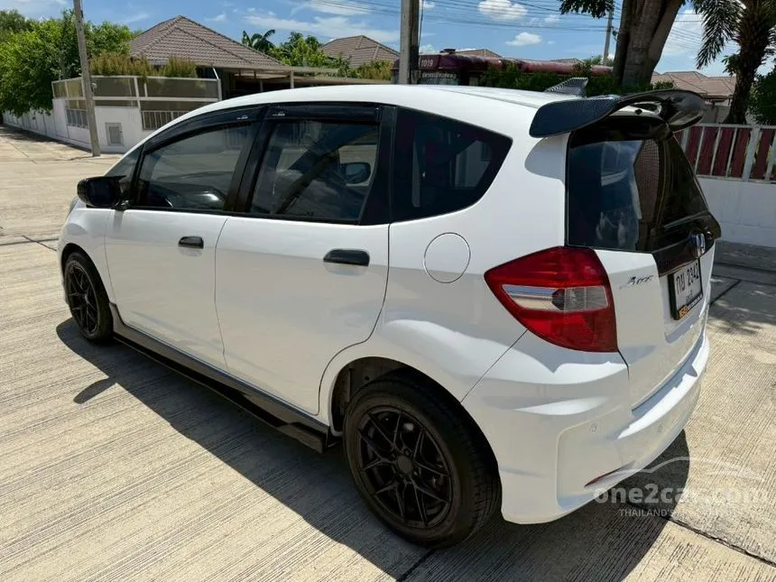2013 Honda JAZZ SV Hatchback