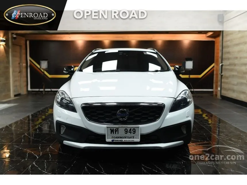 2016 Volvo V40 D4 Cross Country Wagon