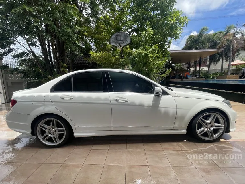 2013 Mercedes-Benz C250 Avantgarde CGI BlueEFFICIENCY Sedan