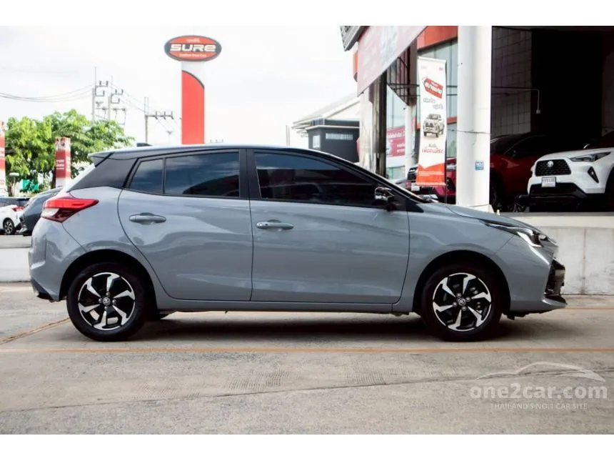 2023 Toyota YARIS Premium Hatchback