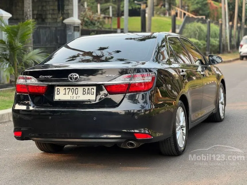 2016 Toyota Camry V Sedan