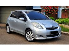 2010 Toyota Yaris 1.5 E Hatchback AT Silver Metalik - KM 50RIBUAN ASLI ANTIK - MULUS NO MINUS - KREDIT MUDAH DATA KAMI BANTU