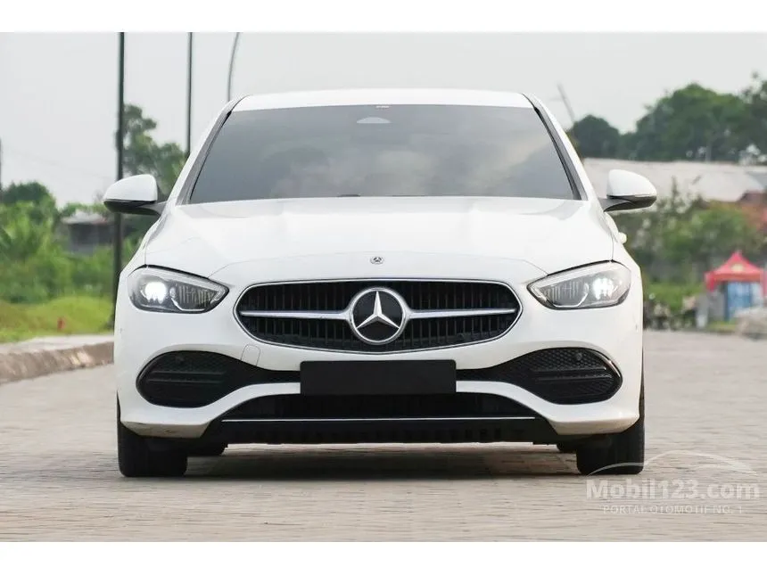 2022 Mercedes-Benz C200 Avantgarde Line Sedan