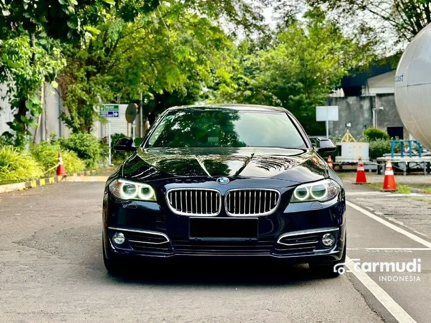 2014 BMW 528i Luxury Sedan