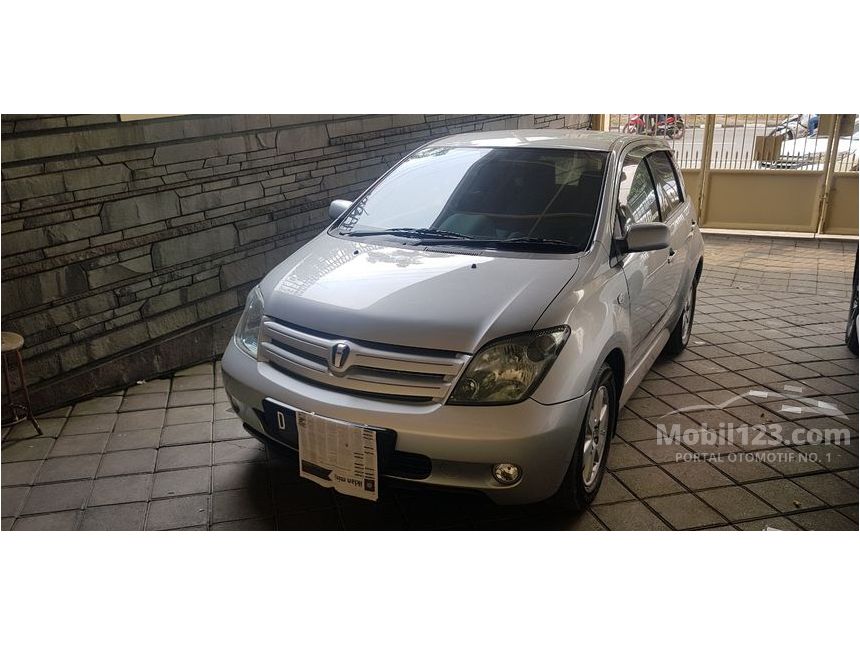 Jual Mobil Toyota IST 2004  XP60 1 5 di Jawa Barat 