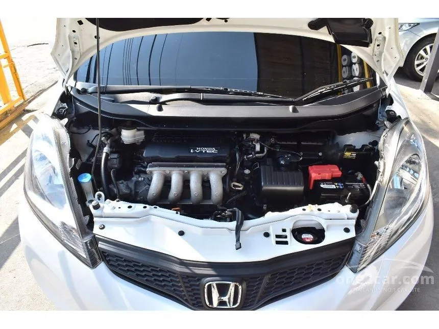 2013 Honda Jazz V i-VTEC Hatchback