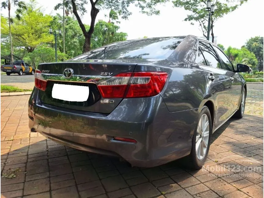 Jual Mobil Toyota Camry 2012 V 2.5 di DKI Jakarta Automatic Sedan Abu
