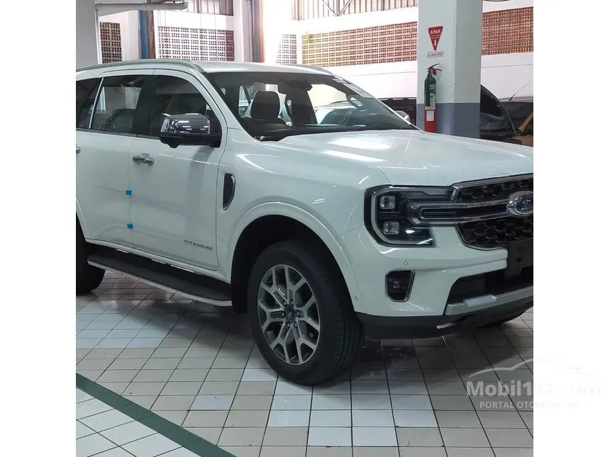 Jual Mobil Ford Everest 2024 Titanium 2.0 di Bali Automatic SUV Putih Rp 933.000.000
