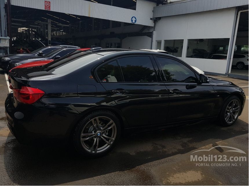 Jual Mobil  BMW  330i 2021 M Sport 2 0 di DKI Jakarta 