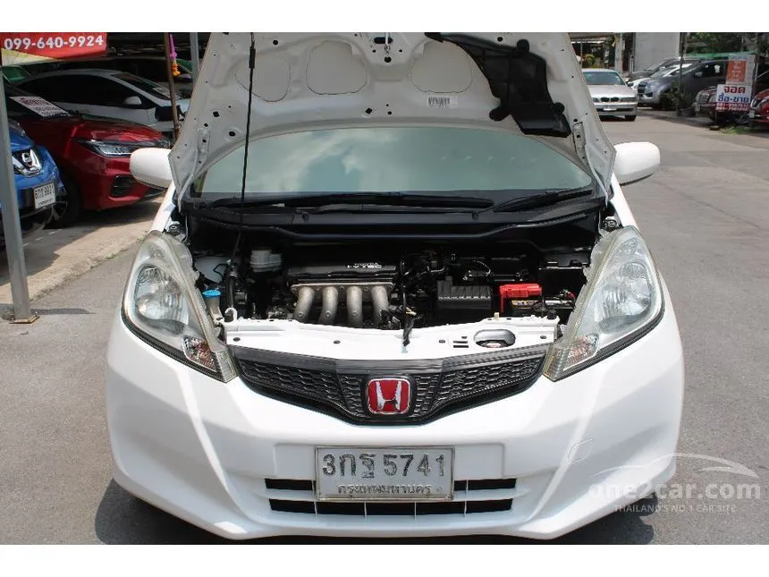 2014 Honda Jazz V i-VTEC Hatchback