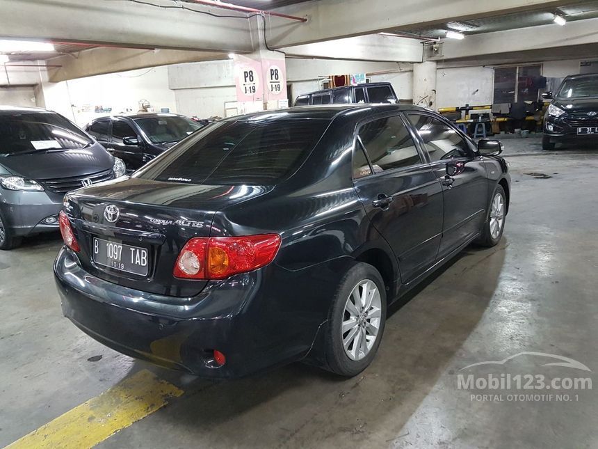 Foto Mobil Sedan Antik - Rommy Car