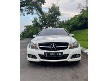 2013 Mercedes-Benz C200 1.8 CGI Avantgarde Sedan White on Black Grill Sporty Tangan Kedua