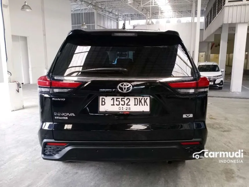 2022 Toyota Kijang Innova Zenix V HV MPV
