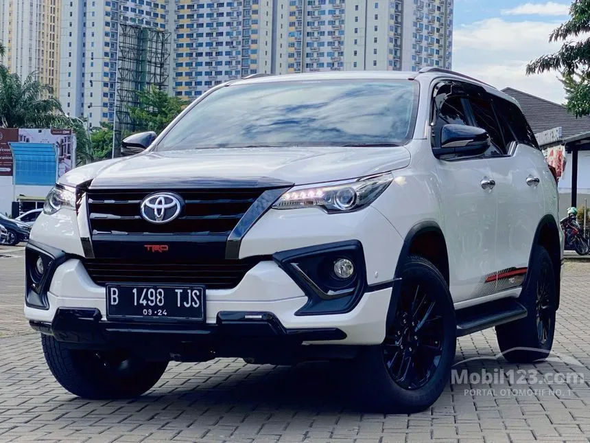 Jual Mobil Toyota Fortuner 2019 VRZ 2.4 di Jawa Barat Automatic SUV Putih Rp 419.000.000