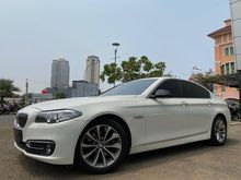 BMW 520i LUXURY MODERN LINE 2017 WHITE ON SADDLE TAN