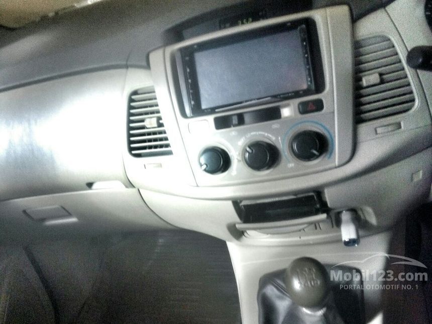 2013 Toyota Kijang Innova E MPV