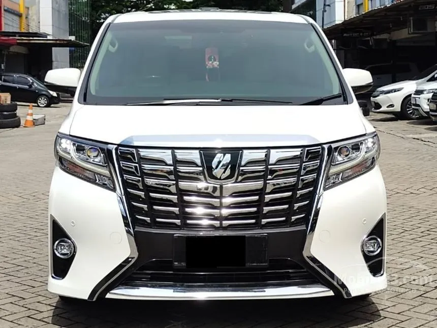 Toyota Alphard 2017: Mewah, Nyaman, dan Layak Dipertimbangkan (Lebih dari 1600 Kata)